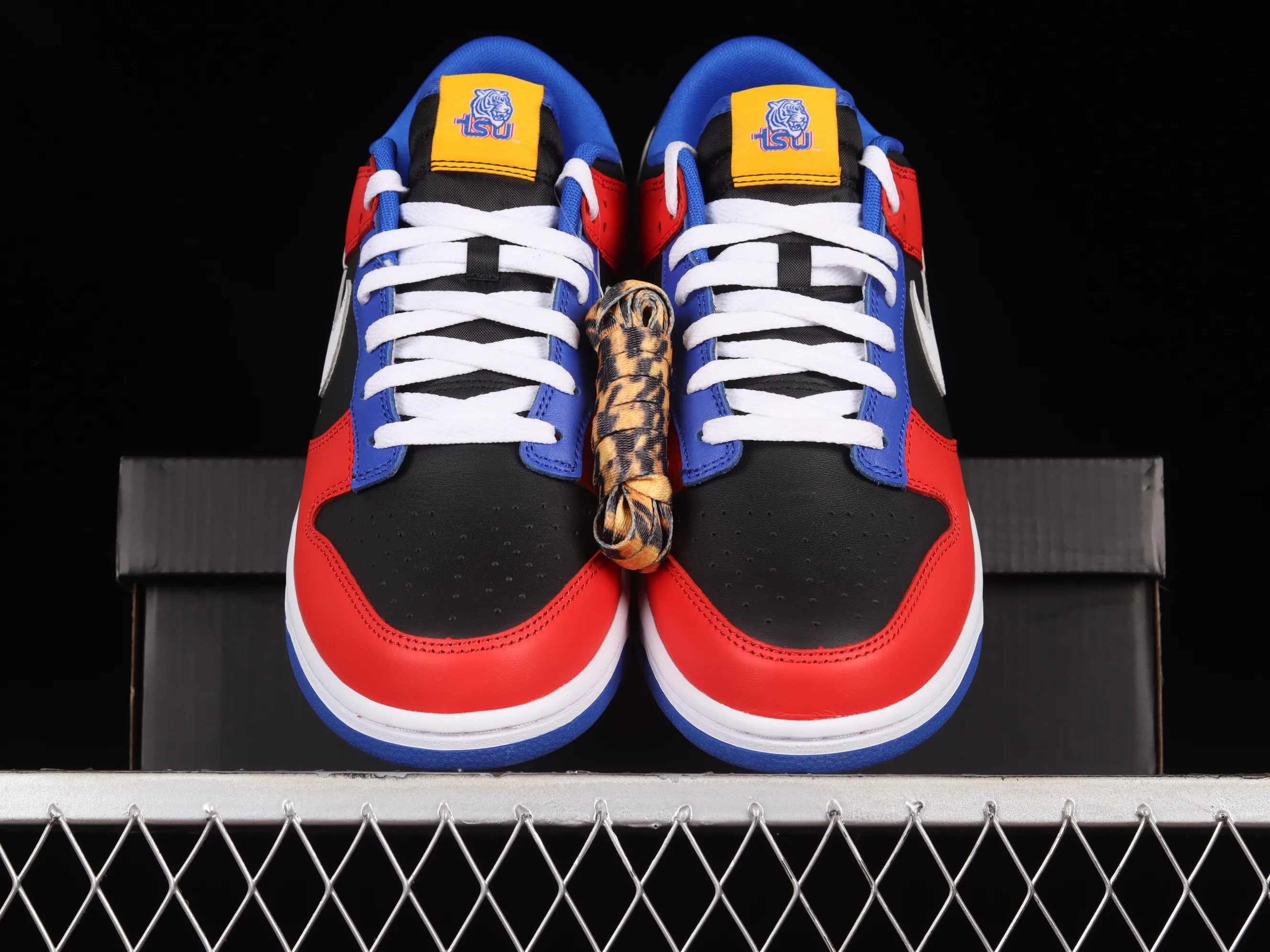 All categories Nk SB Dunk series Nk SB Dunk Low low-top sneakers C version Nk Dunk Low "TSU" University theme series SB low-top sports and leisure sneakers DR6190-100